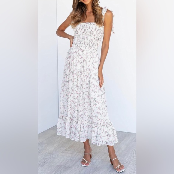 Dresses & Skirts - Floral white midi dress